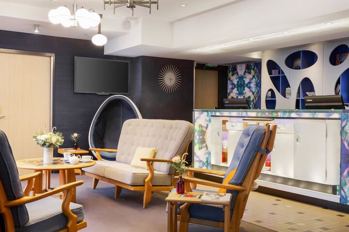 Guest Lobby