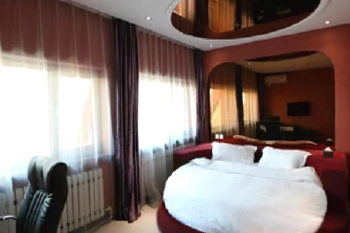 Room 14 of 15