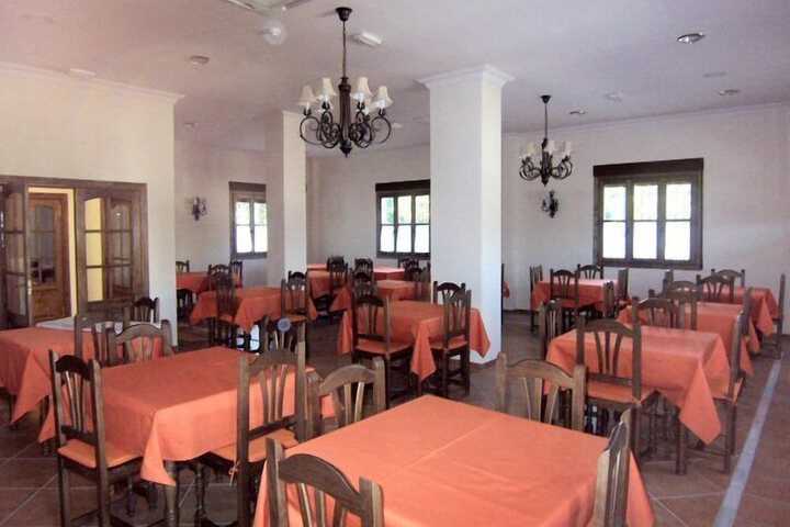 Dining 8 of 13