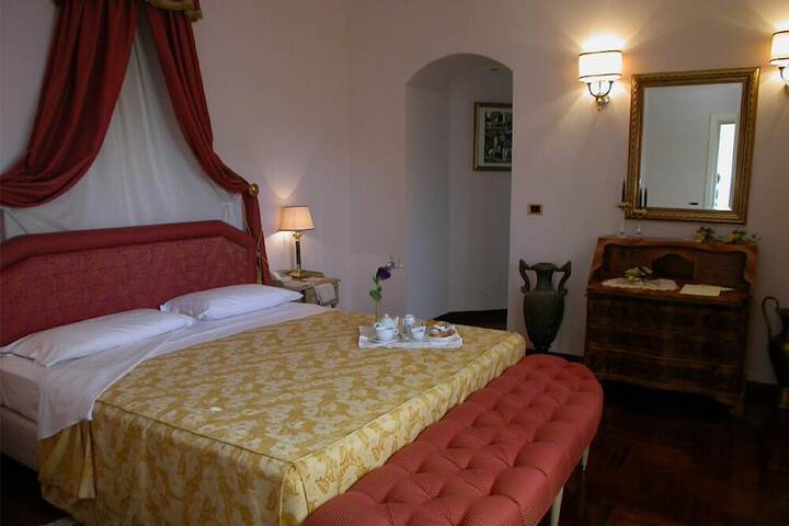 Room 7 of 75