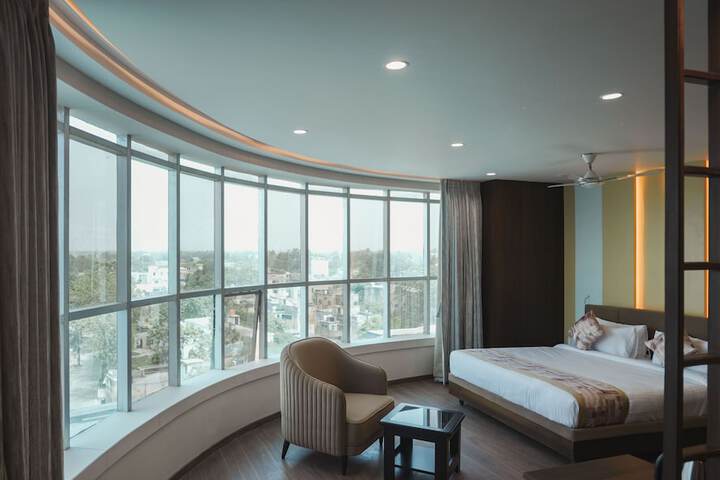 Room 4 of 9