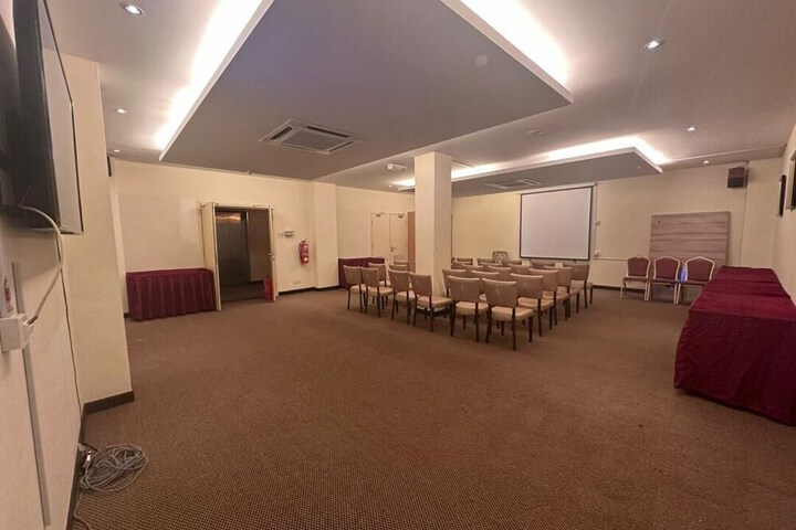 Room 65 of 97