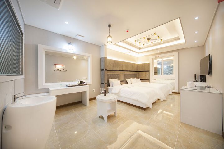 Room 3 of 49