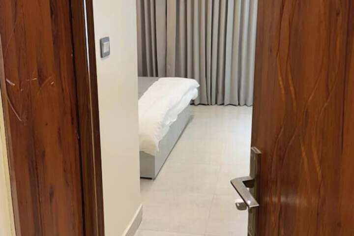Room 6 of 16