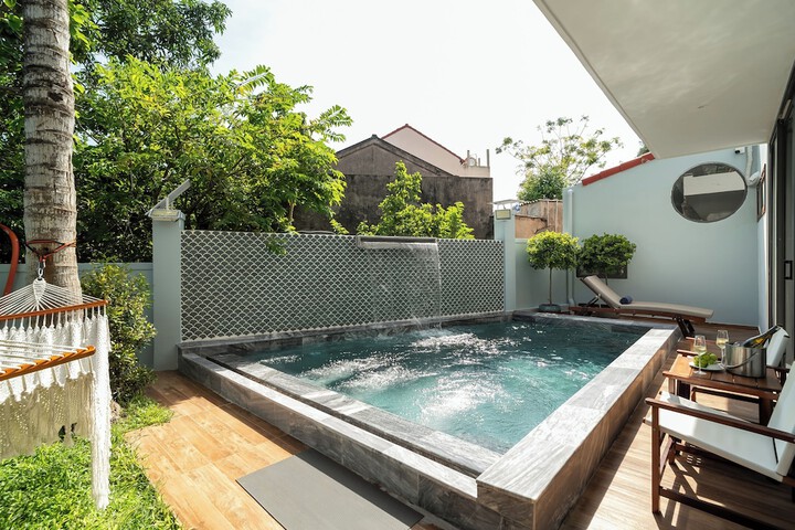 Pool 46 of 75