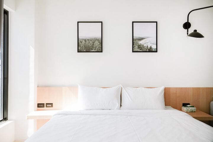 Room 18 of 145