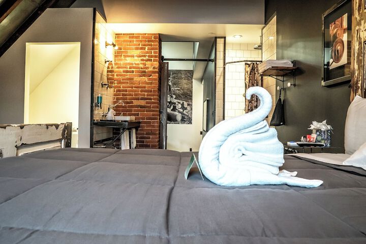 Room 202 of 212