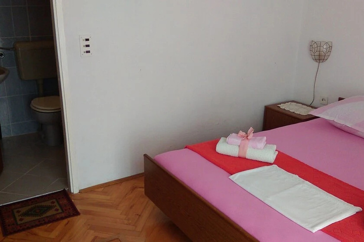 Room 6 of 15