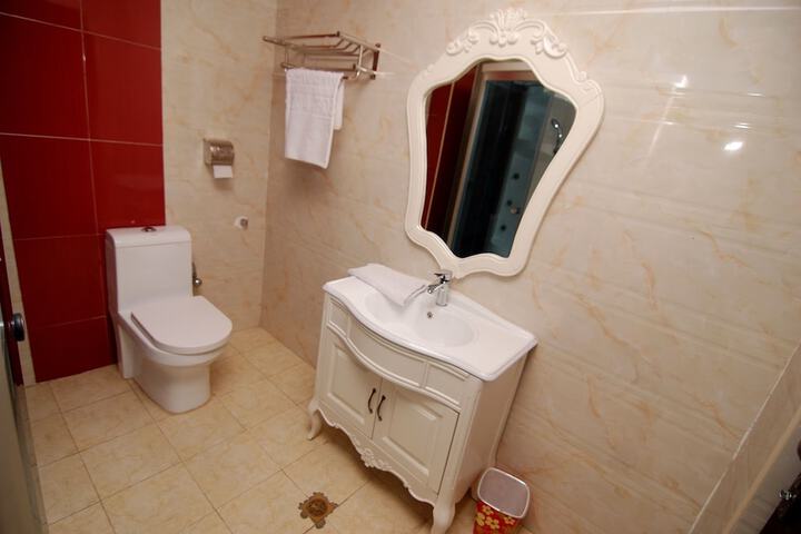 Room 43 of 99