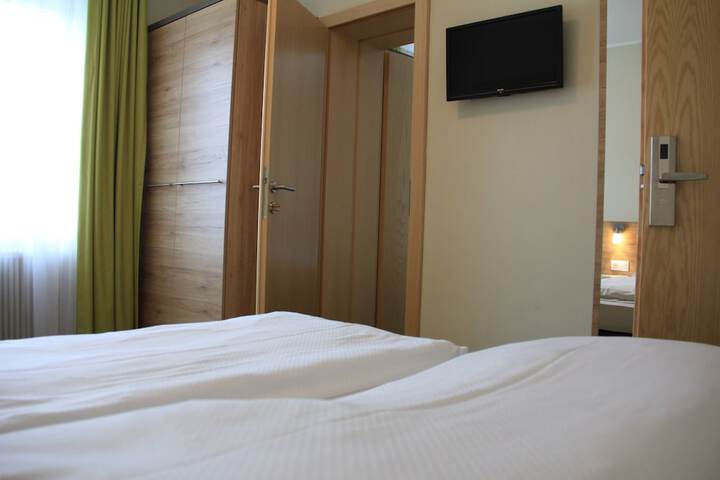 Room 9 of 141