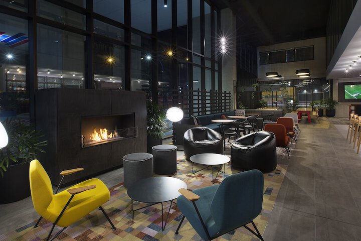 Lounge 70 of 115