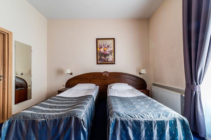 Room 8 of 74