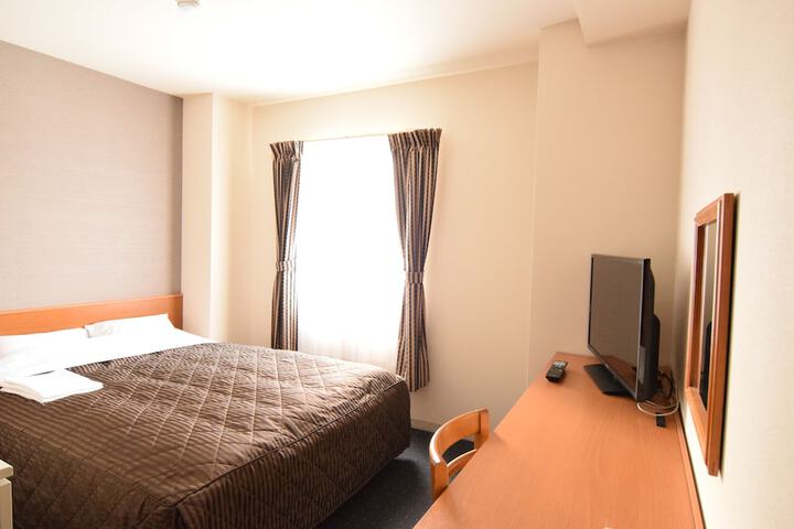 Room 10 of 33