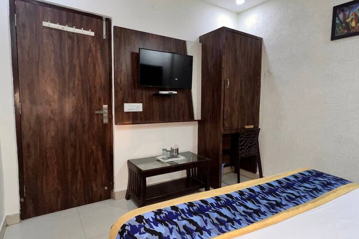 Room 33 of 46