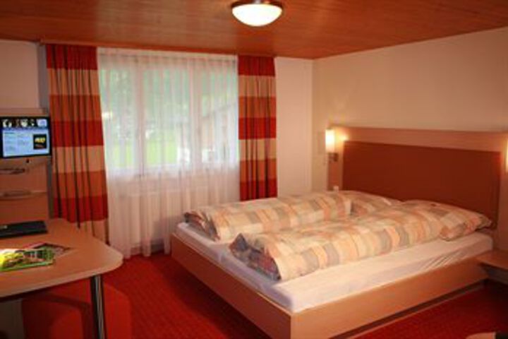 Room 32 of 67