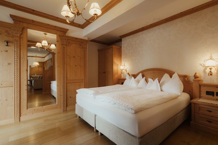 Room 3 of 28