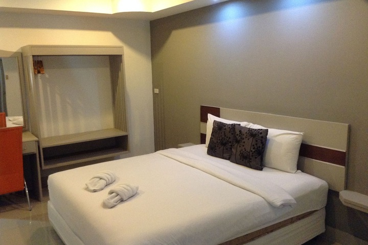 Room 14 of 80