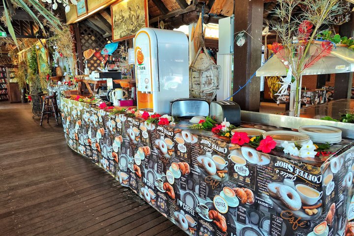 Dining 33 of 76