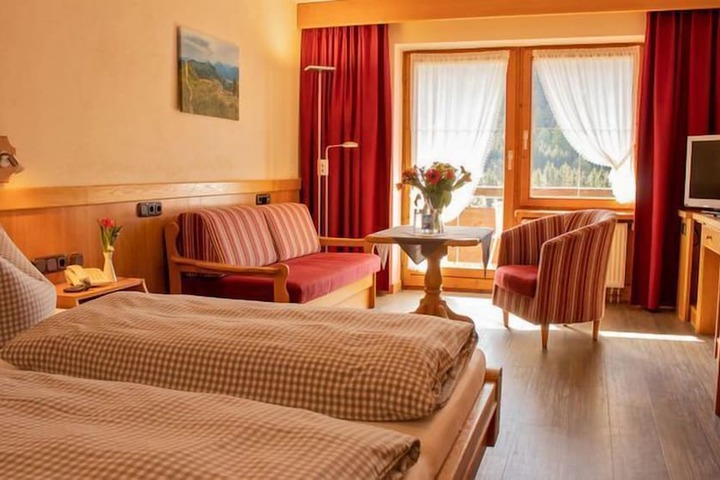 Room 8 of 25