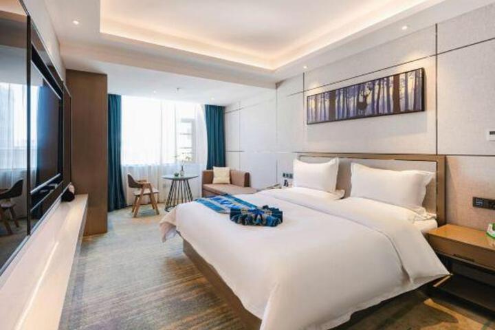 Naliang Hotel (Xiangyun High-speed Railway Station)