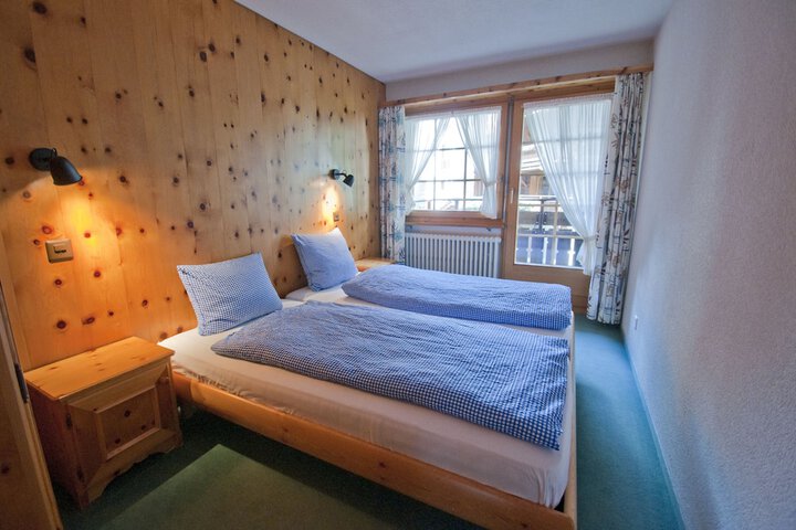 Room 15 of 166