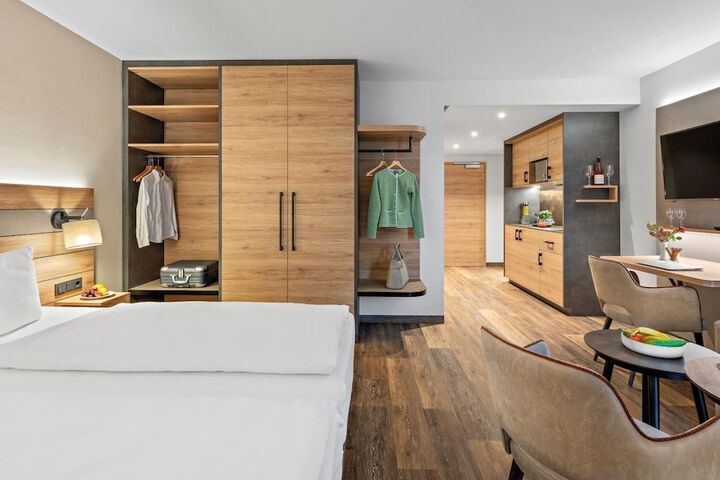 Room 9 of 27