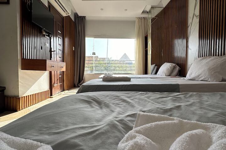 Room 9 of 33