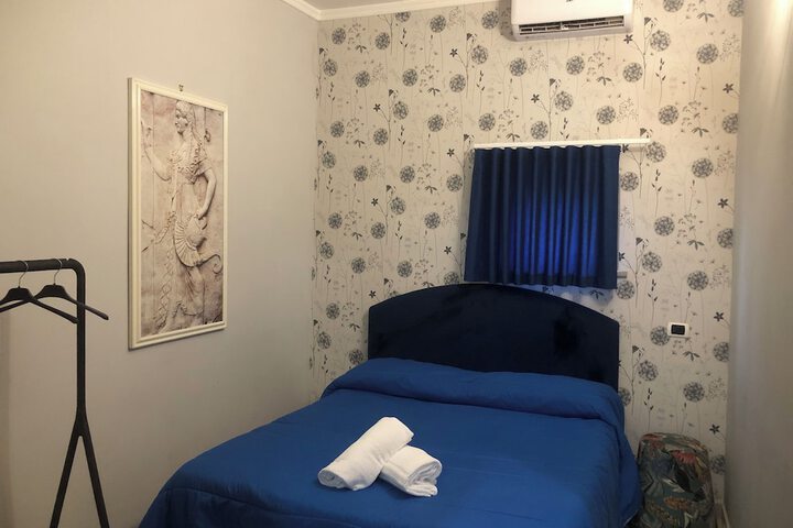 Room 5 of 25