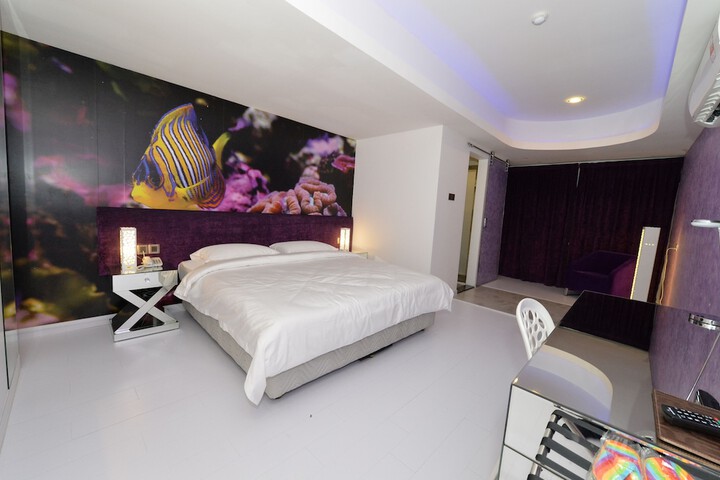 Room 14 of 34