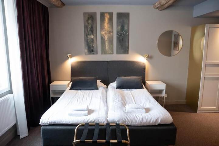 Room 17 of 45