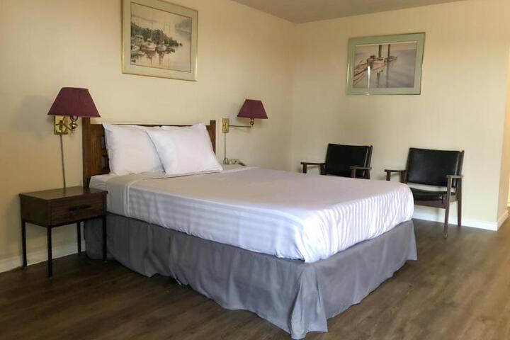 2 Double Beds (1 of 5)