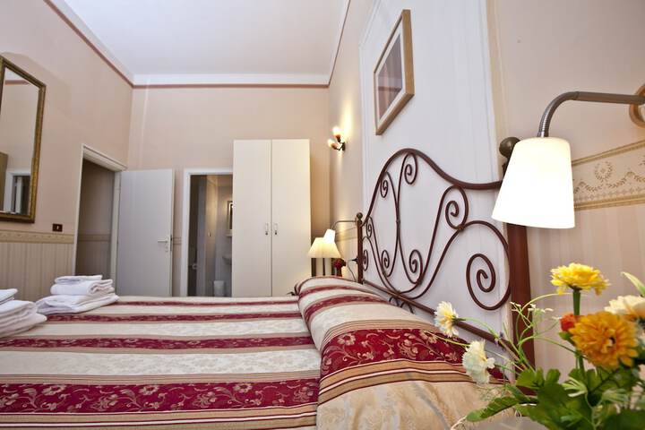 Room 5 of 45