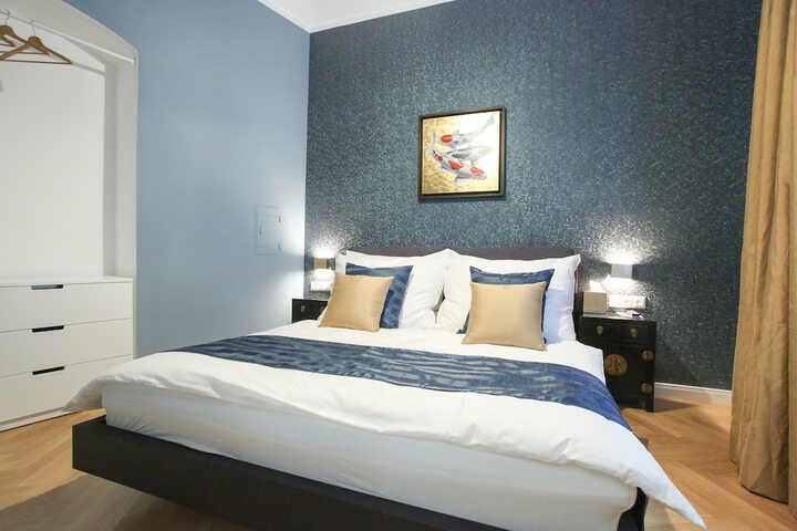 Room 7 of 33