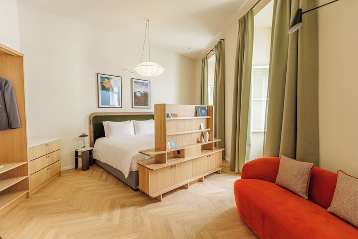 Room 12 of 72