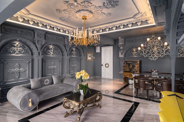 Room 42 of 195