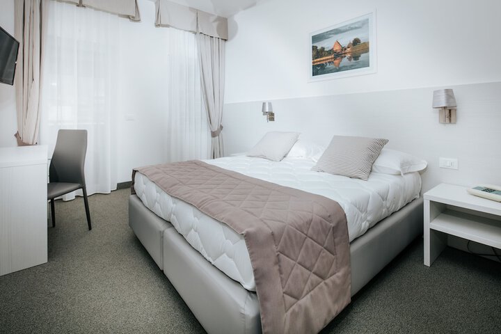 Room 3 of 25