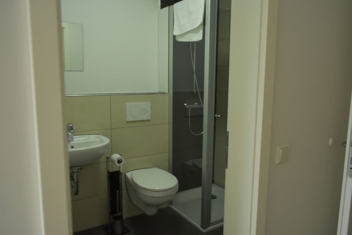 Room 17 of 30