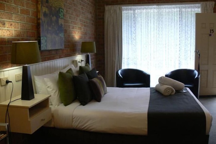 Room 11 of 35