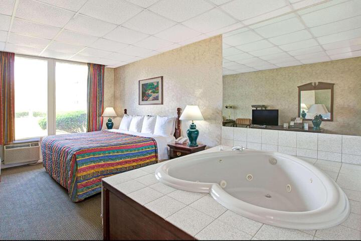 1 King Bed Exterior Corridor (2 of 15)