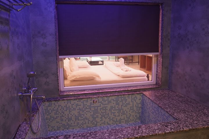 Room 9 of 72