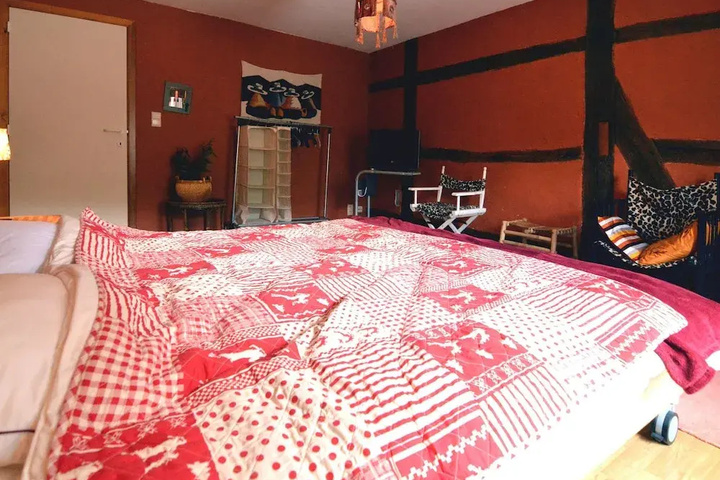 Room 3 of 18