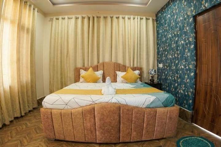 Room 9 of 25