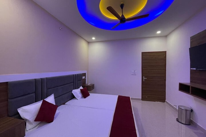 Room 4 of 20