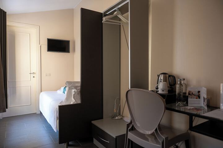 Room 8 of 22