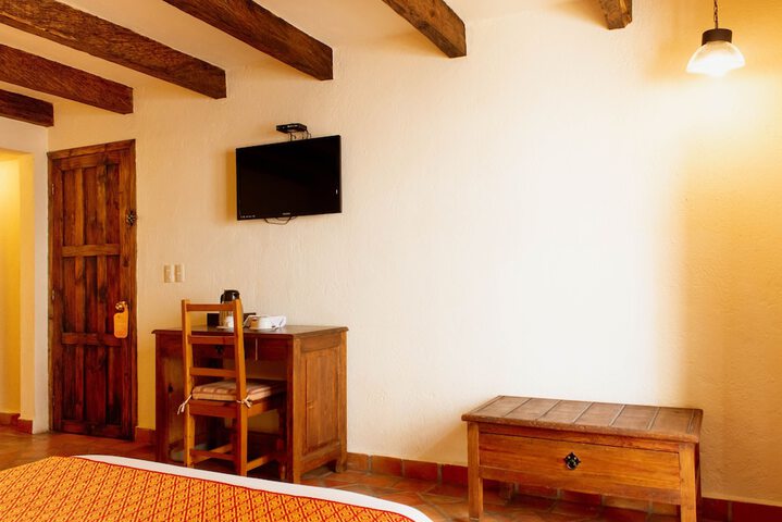 Room 13 of 82