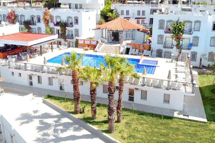 Hotel Pool