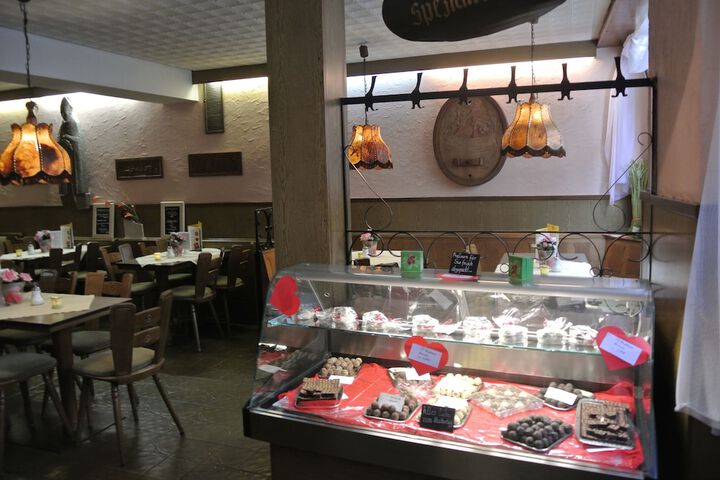Dining 33 of 59
