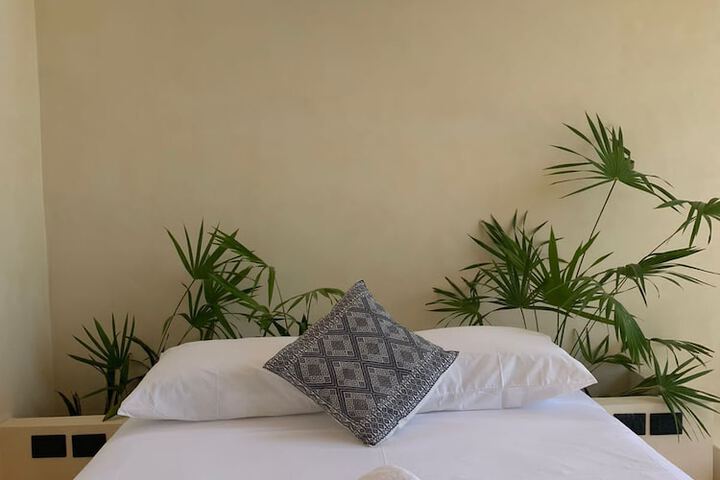 Room 14 of 90