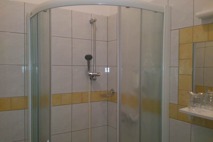 Room 52 of 101