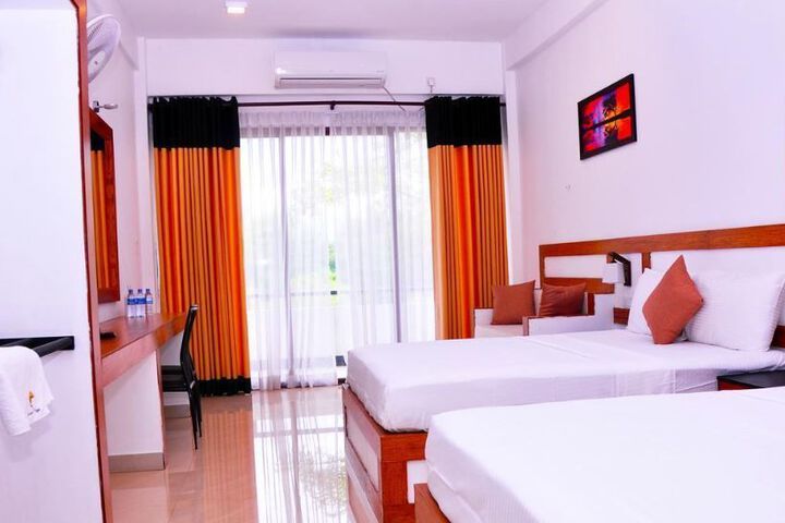 Room 6 of 9